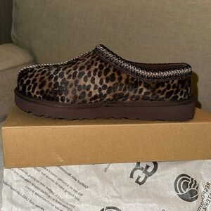 UGG Tasman Caspian in Burnt Cedar (cheetah)